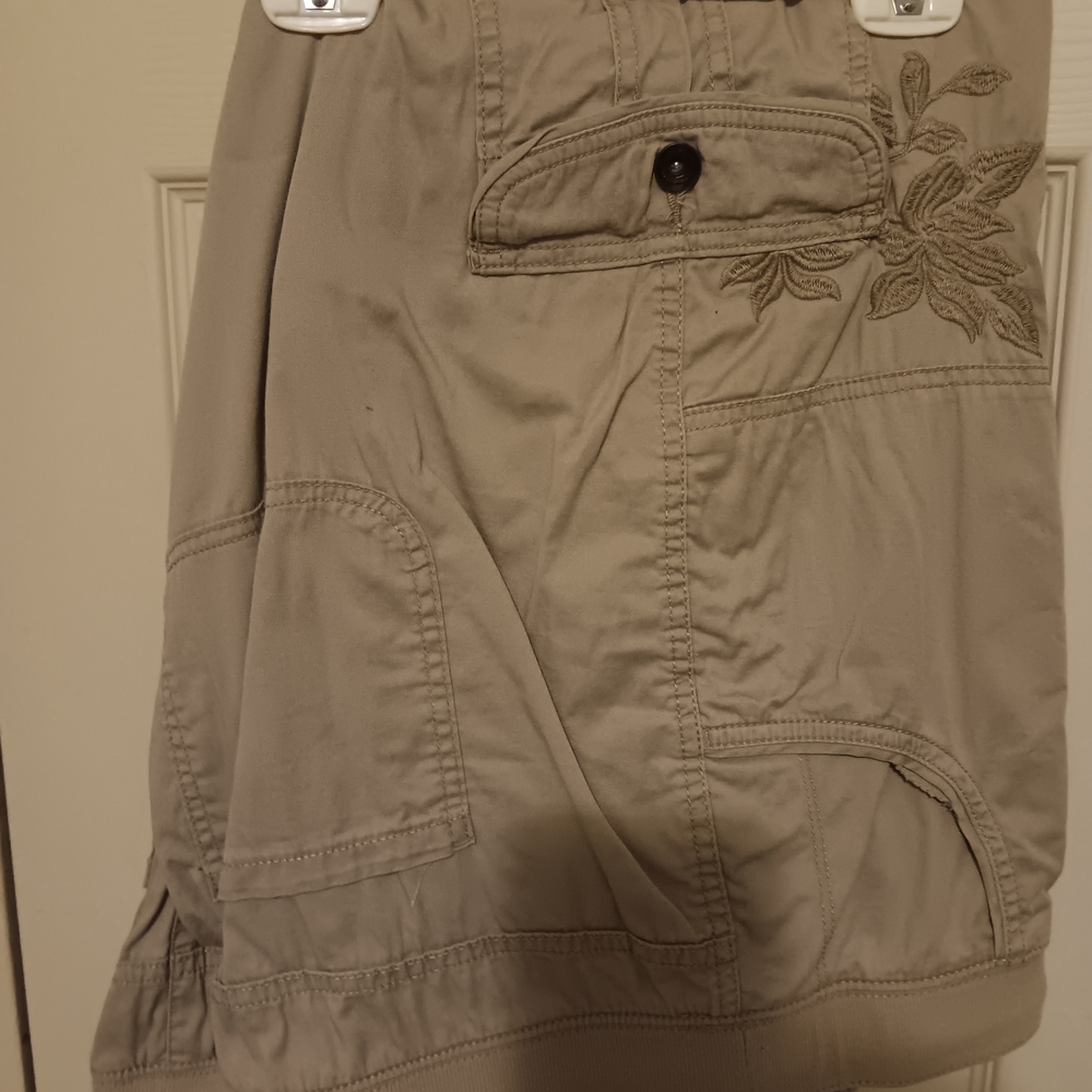 Terra & Sky Women's Cargo Shorts with Embroidery - Gray